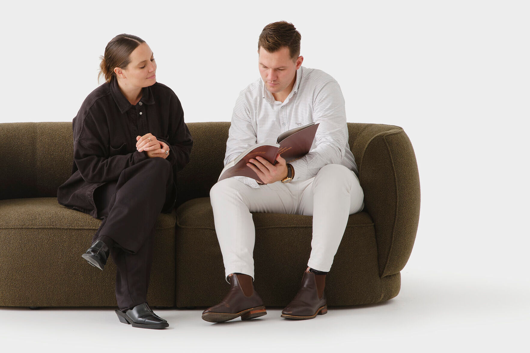 Curio Setting  Seater  e